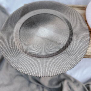 Platzteller aus geriffeltem Glas mit Glitzer